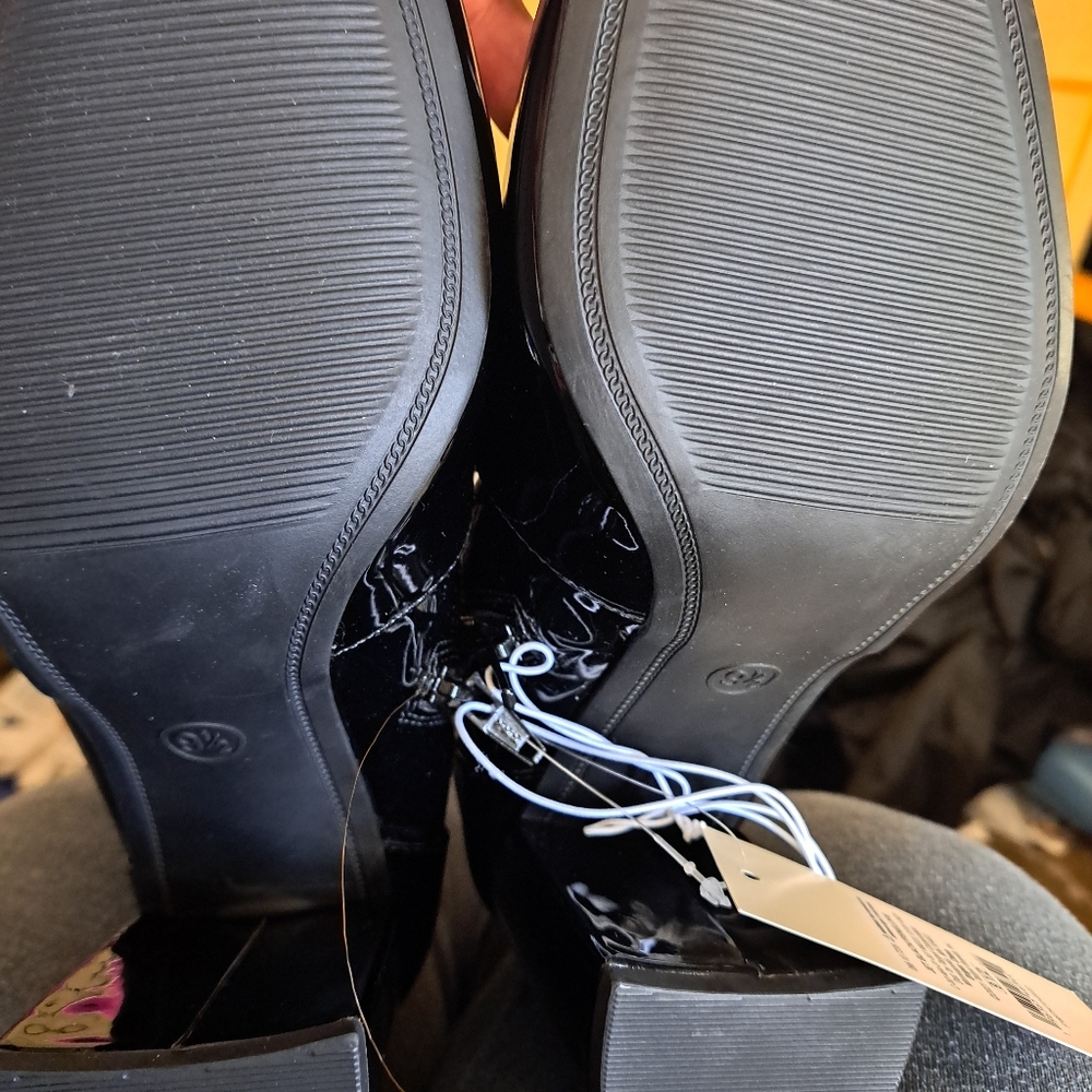 New Day Platform boots  with 3.5 heels NWT - Picture 2 of 4